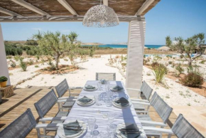 Refreshing Bright Villa near the Beach